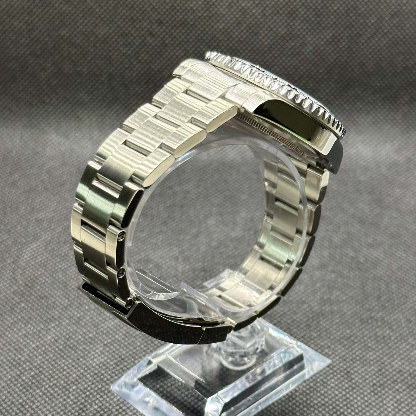 Side view Seiko Mod GMT Batman capturing thickness of case and polished bezel teeth