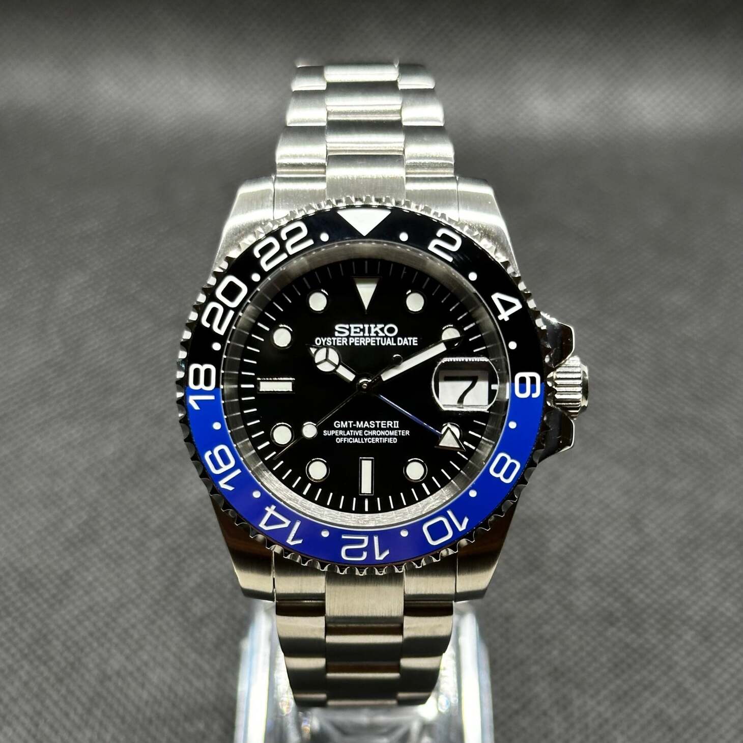 Front view Seiko Mod GMT Batman highlighting black dial blue 24 hour bezel and luminous markers