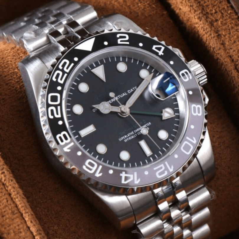 Left close up Seiko Mod GMT Bruce Wayne highlighting luminous markers and cyclops date lens