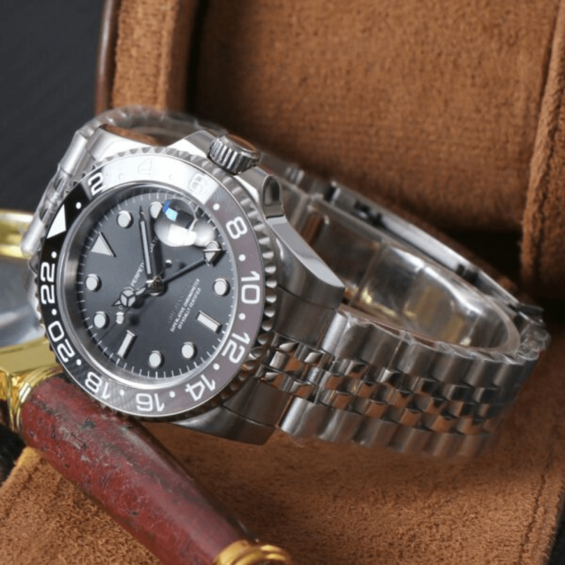 Right angled close up Seiko Mod GMT Bruce Wayne showing bezel numerals and sapphire crystal reflection