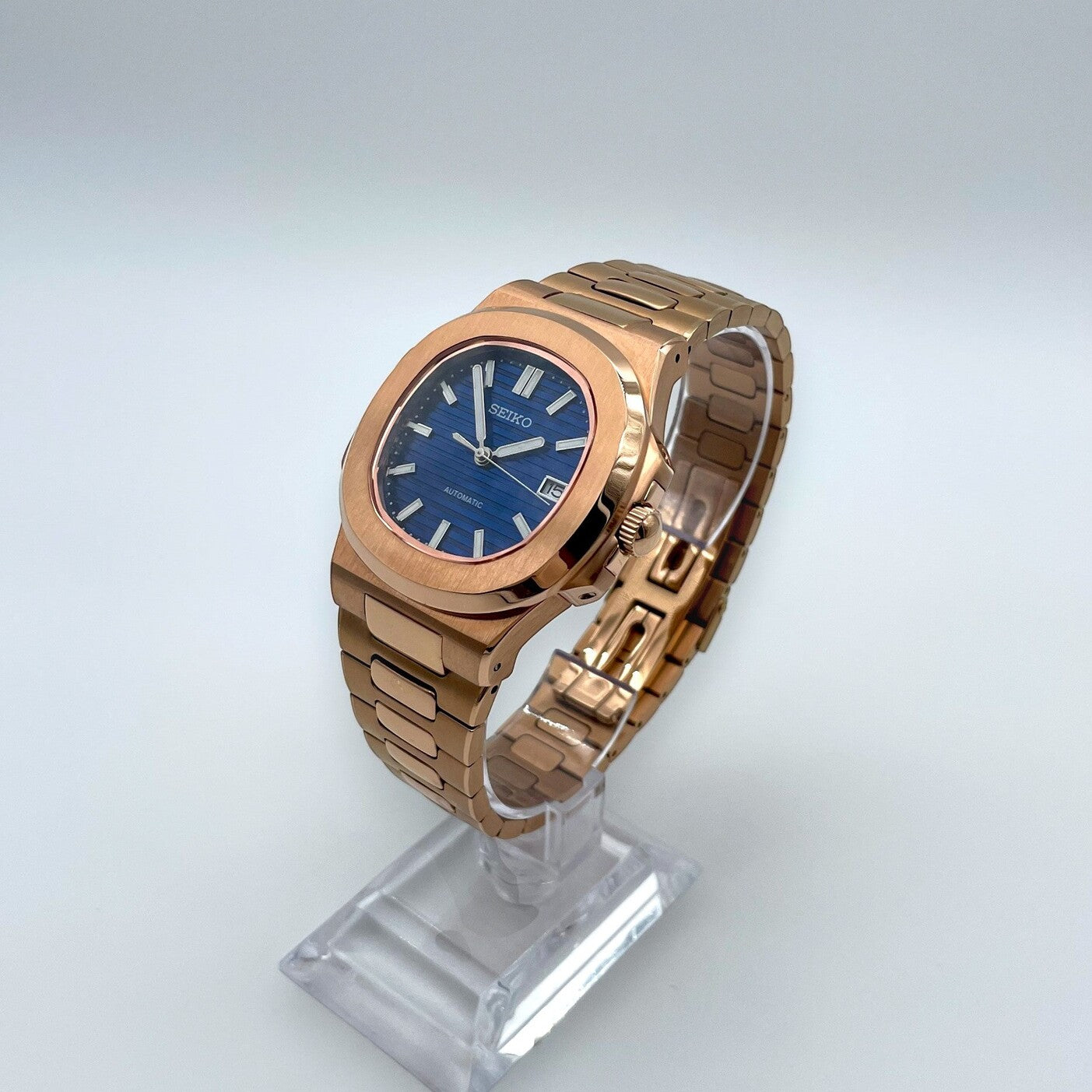 Right angled view of Seiko mod Nautilus rose gold royal blue edition revealing brushed surface and polished edges