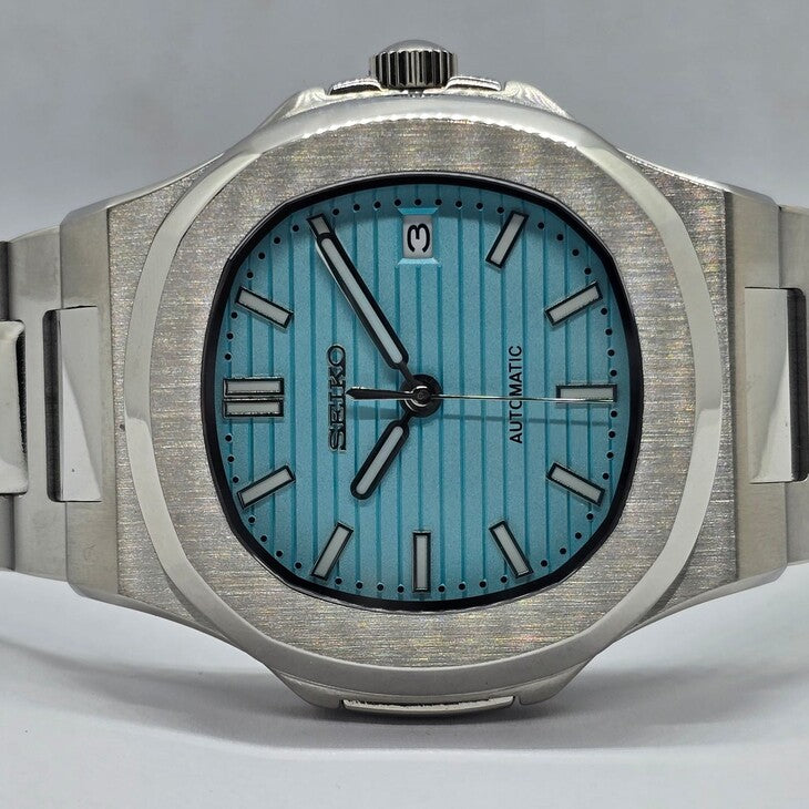 Lying view Seiko Mod Nautilus Tiffany showing curved case and polished bezel edges