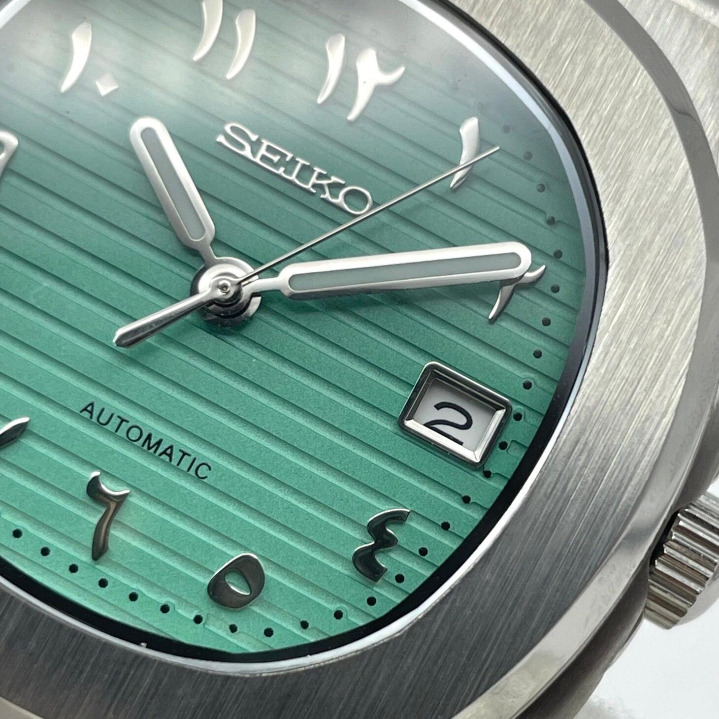 Macro Seiko Mod Nautilus Tiffany Arabic highlighting dial texture and applied Arabic markers