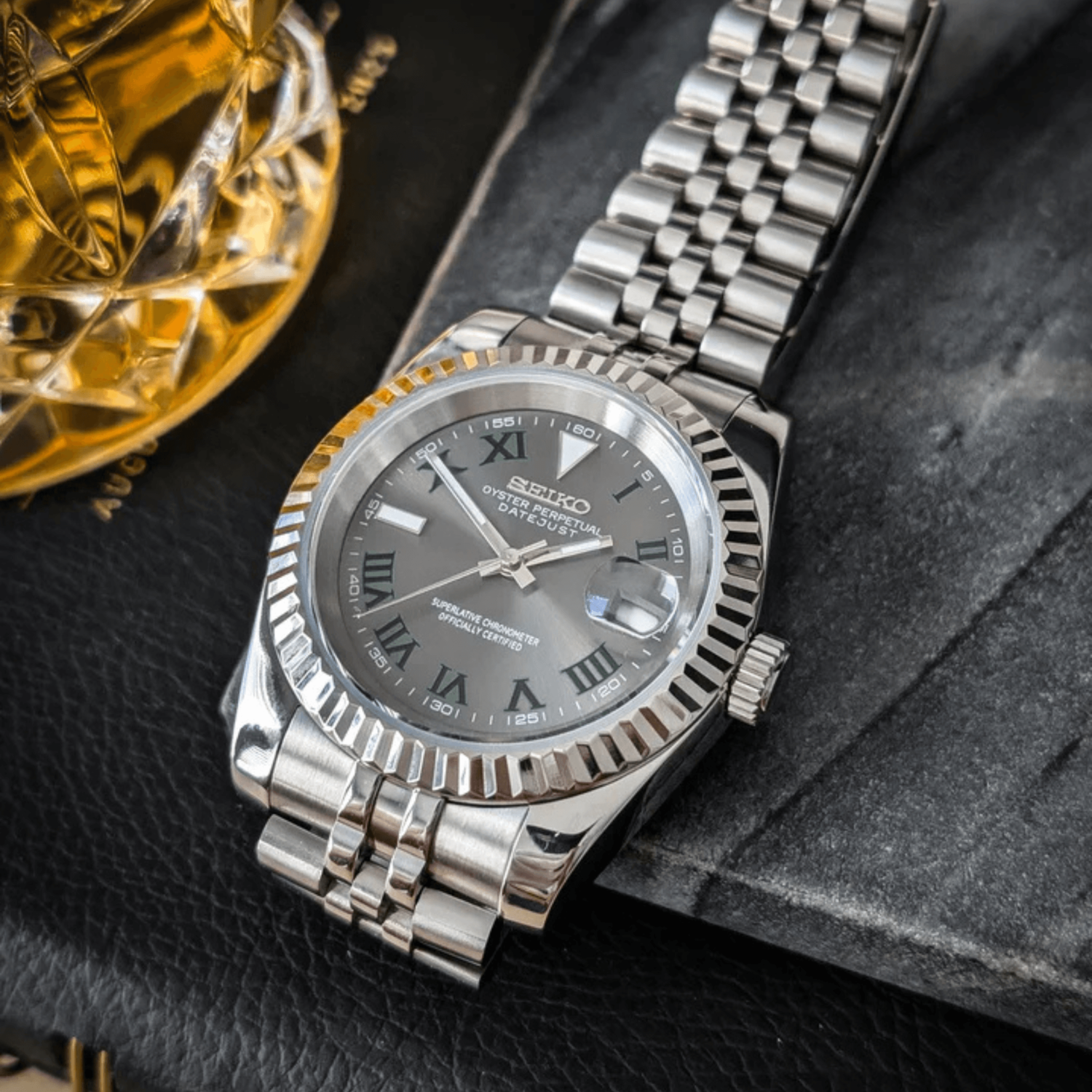Datejust Wimbledon Nahaufnahme mit poliertem Gehäuse, silbernem Fluted Bezel, grünen römischen Ziffern und Edelstahl Konstruktion