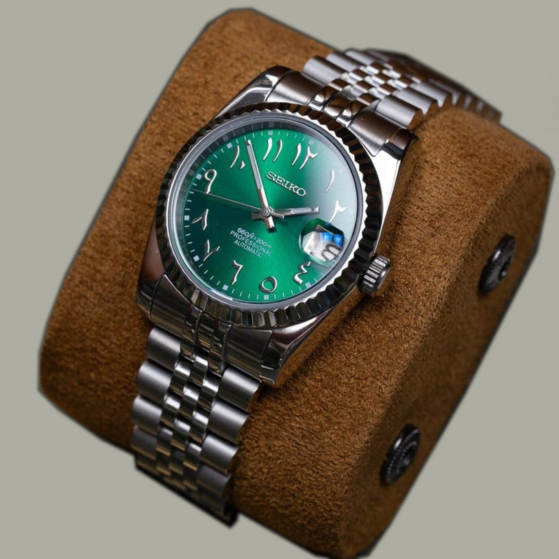 Seiko Mod Datejust Royal Green Arabic Perspektive mit grünem Zifferblatt, Fluted Bezel und arabischen Ziffern