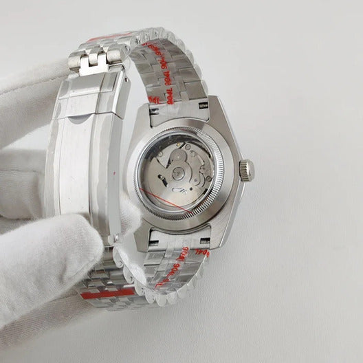 Seiko Mod Datejust White Textured Arabic transparenter Gehäuseboden mit NH35 Automatikwerk Rotor sichtbar durch Saphirglas Exhibition Back