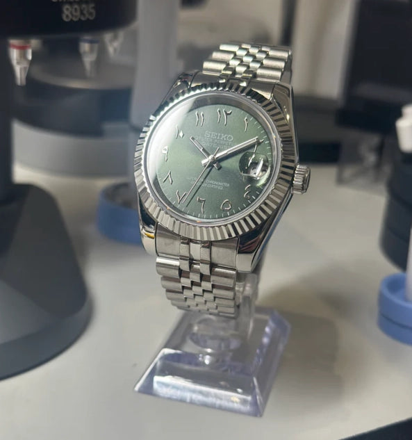 Seiko Mod Datejust Mint Green Arabic Herrenuhr mit Mint Gruenem Zifferblatt, nh35 automatik Uhrwerk, arabischen Ziffern, poliertem Jubilee-Edelstahlarmband und Datumsanzeige