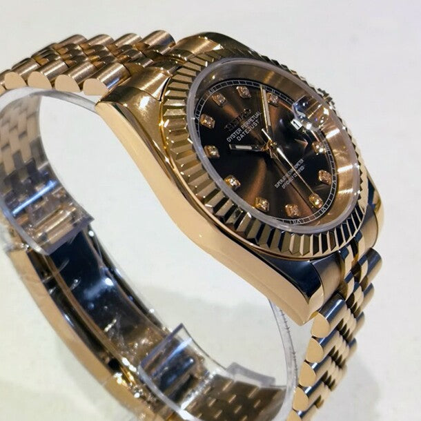 Seiko Mod Datejust Chocolate Crystals Rose Gold Schrägansicht mit Roségold Jubilee Armband