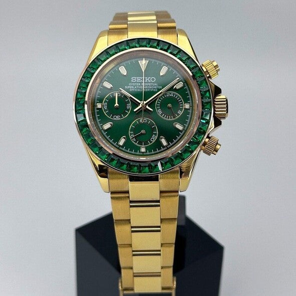 Seiko Mod Daytona Green Emerald Chronograph mit poliertem vergoldetem Oyster-Armband, Smaragd-besetzter Lünette, Green Emerald Zifferblatt und VK63 Uhrwerk