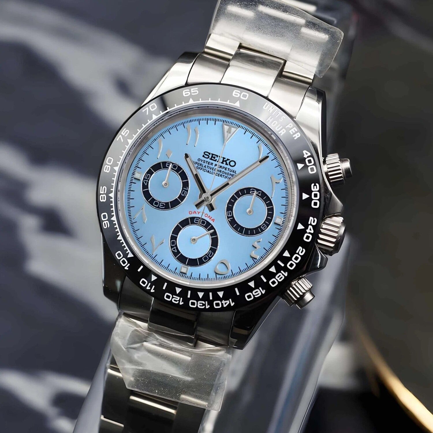 Seiko Mod Daytona Ice Blue Arabic mit eisblauem Zifferblatt, schwarzer Keramik-Lünette und Edelstahlarmband