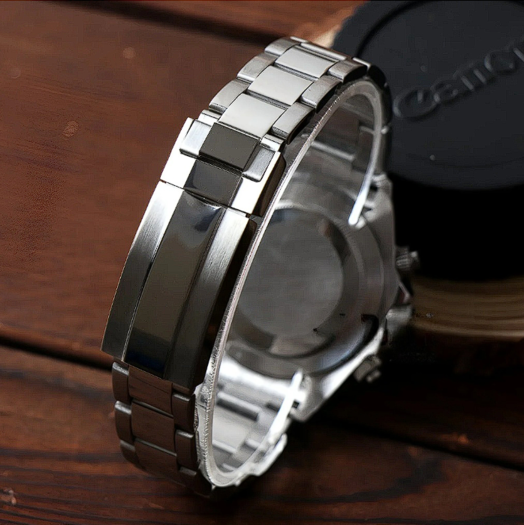 Seiko Mod Daytona Platinum Rückansicht mit geschlossenem Edelstahl-Gehäuseboden und Armband-Schließe