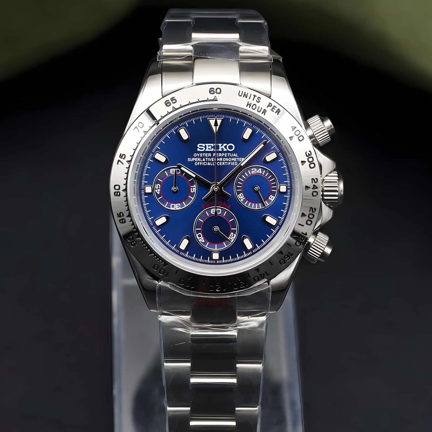 Seiko Mod Daytona Royal Blue Metallic Chronograph Herrenuhr mit metallischem Royal Blue Zifferblatt, roten Akzenten, Edelstahlgehäuse 40mm, Oyster-Armband und VK63 Chronograph-Uhrwerk