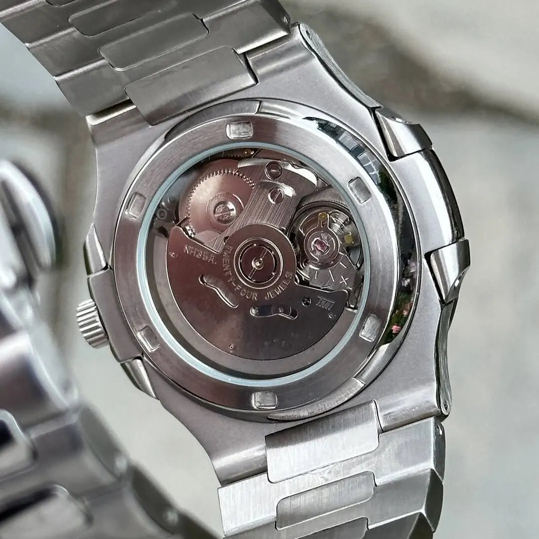 Seiko Mod Nautilus Tiffany mit transparentem Gehäuseboden und sichtbarem NH38 Automatikwerk