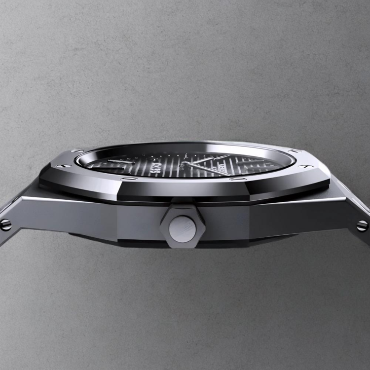 Seitenprofil der Seiko Mod Royal Oak Brown Arabic mit schlankem Edelstahlgehäuse und eckiger Krone