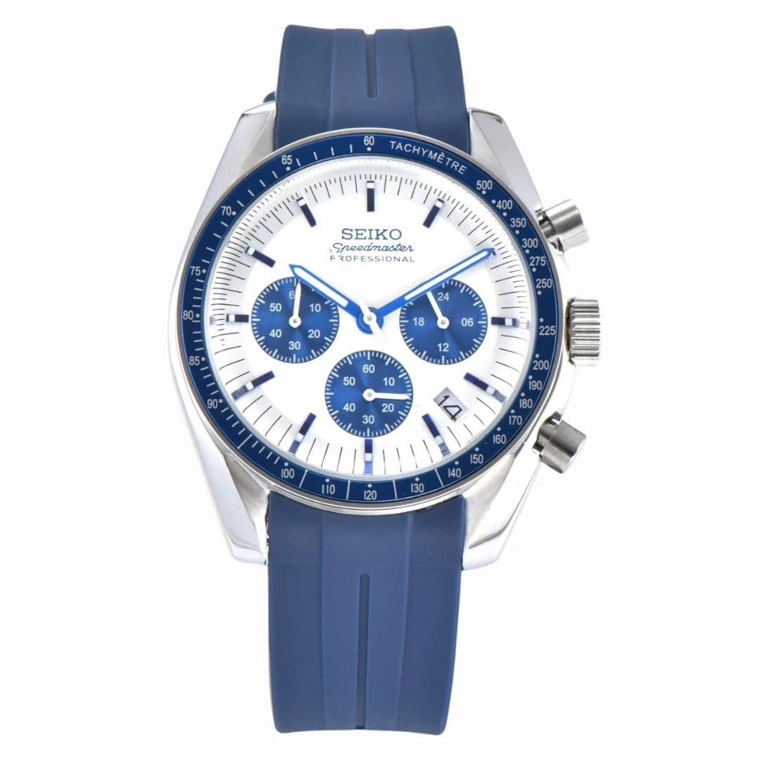 Seiko Mod Speedmaster Snoopy Blue Chronograph mit weiß-blauem Snoopy-Zifferblatt, blauen Subdials und Kautschukarmband