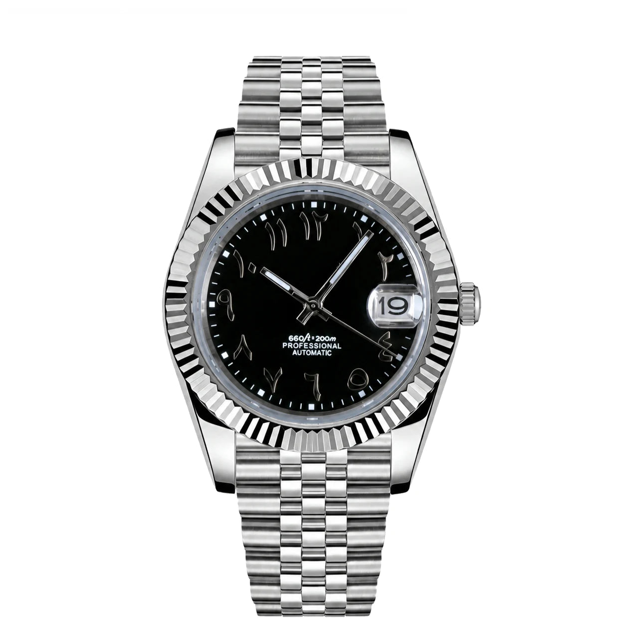 Frontalaufnahme der Seiko Mod Datejust Schwarz mit geriffelter Lünette und Edelstahlgehäuse