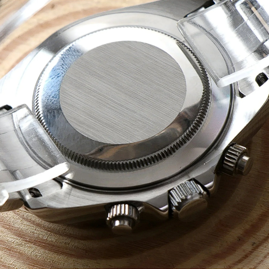 Seiko Mod Daytona Platinum Gehäuseboden Nahaufnahme mit verschraubtem Boden und gebürstetem Finish