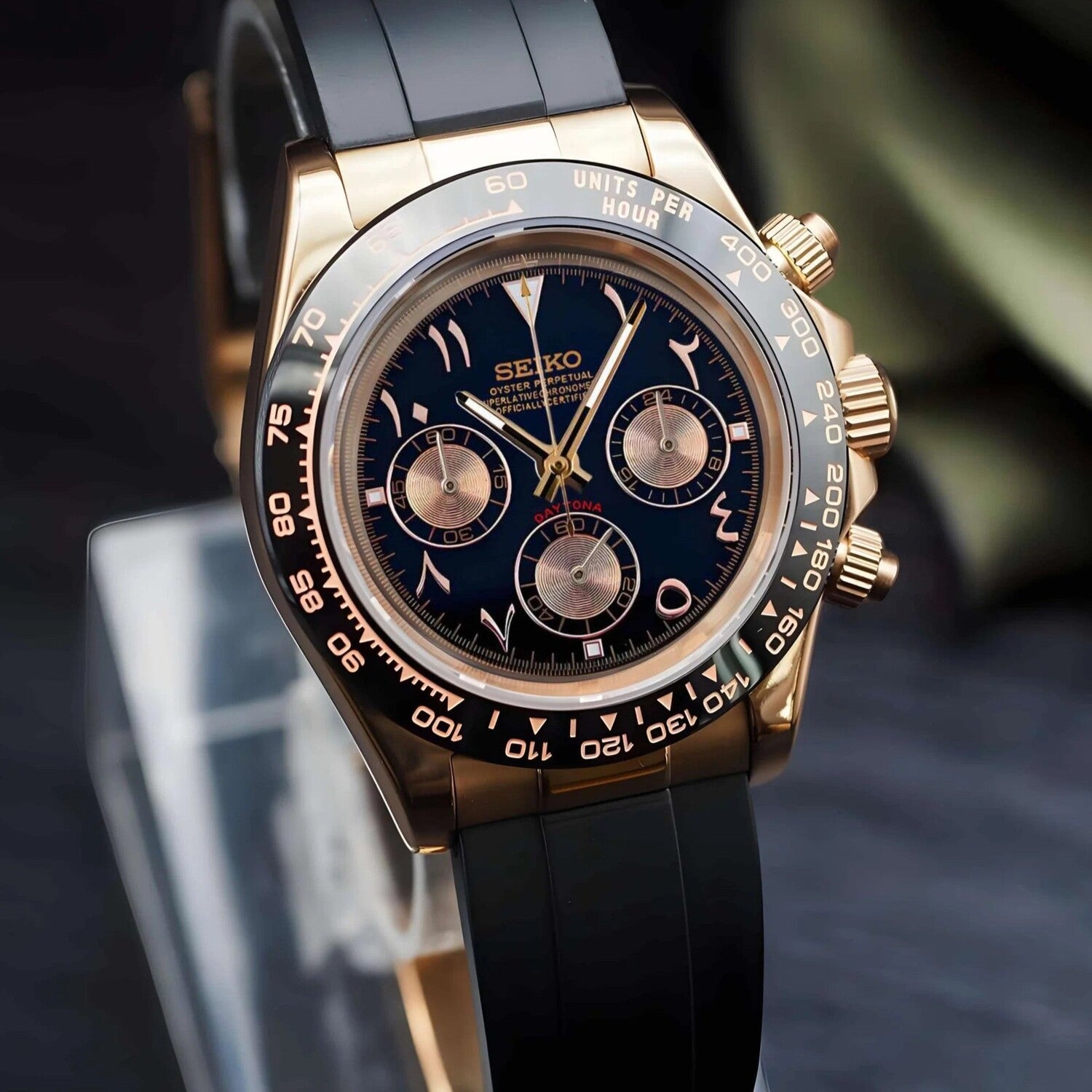 Seiko Mod Daytona Rose Gold Arabic mit schwarzem Zifferblatt, goldenen Subdials und Kautschukarmband