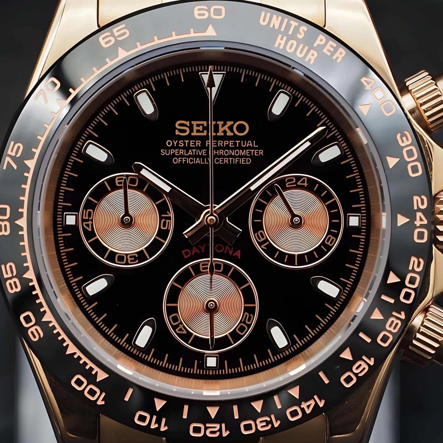 Seiko Mod Daytona Rose Gold Nahaufnahme mit schwarzem Zifferblatt und goldenen Subdials