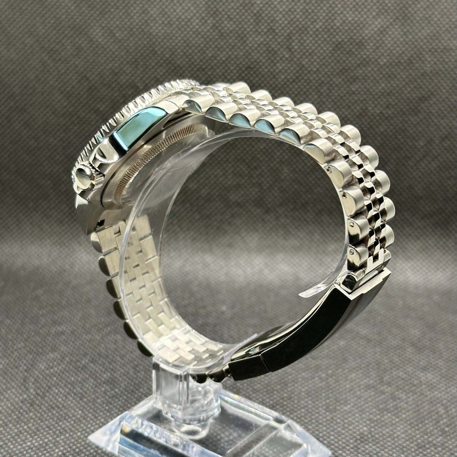 Seiko Mod GMT Pepsi Seitenansicht, Gehäuse Dicke, verschraubte Krone, Jubilee Armband Artikulation, Edelstahl, GMT Funktion