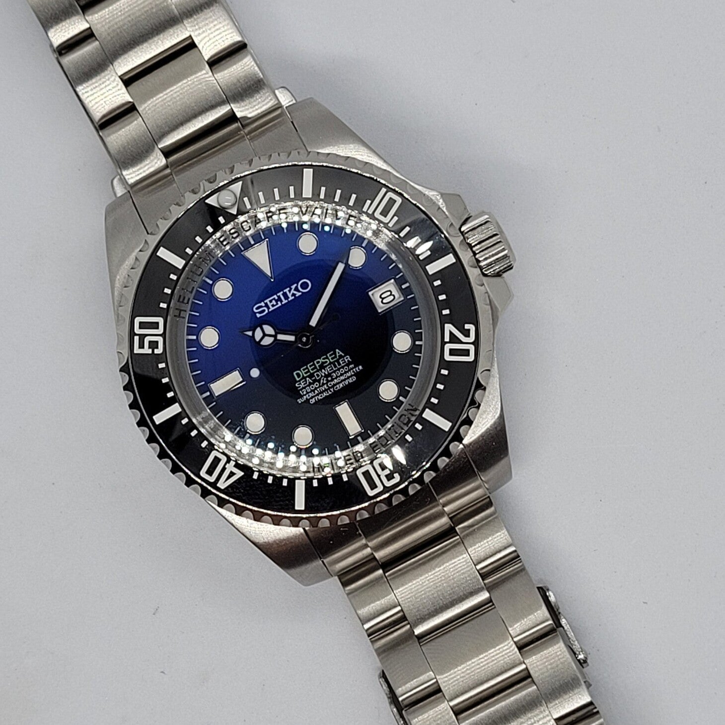 Seiko Mod Submariner Deepsea Draufsicht mit NH35 Automatikwerk, Gradient-Zifferblatt und poliertem Oyster Armband
